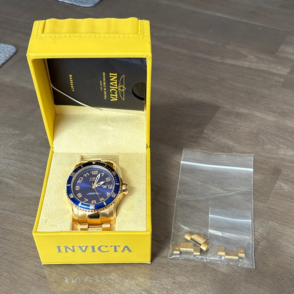 Invicta Gold and Blue Men's Watch - Pro Diver Men